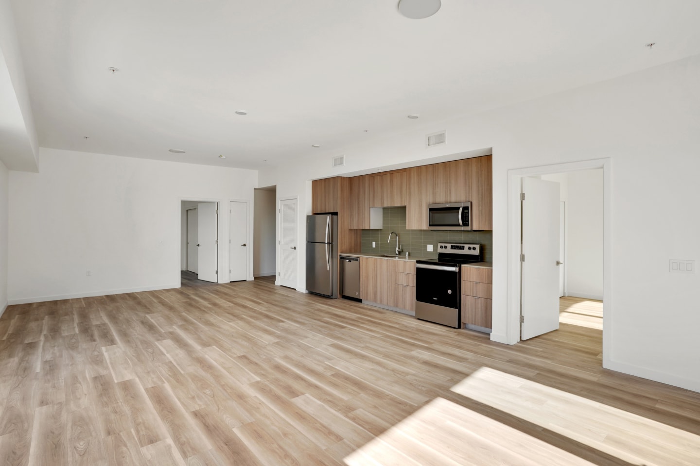 2221 Western Image 3