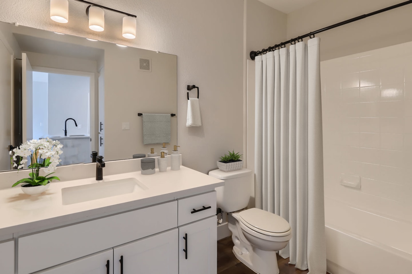 Mandarina Apartment Homes Image 21