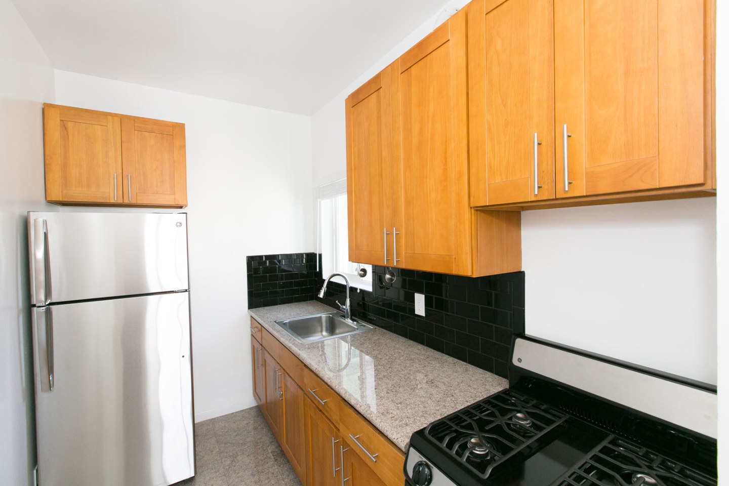 1424 VALENCIA Apartments Image 7