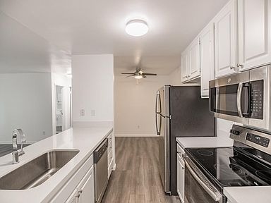 6535 Haskell Avenue Image 10