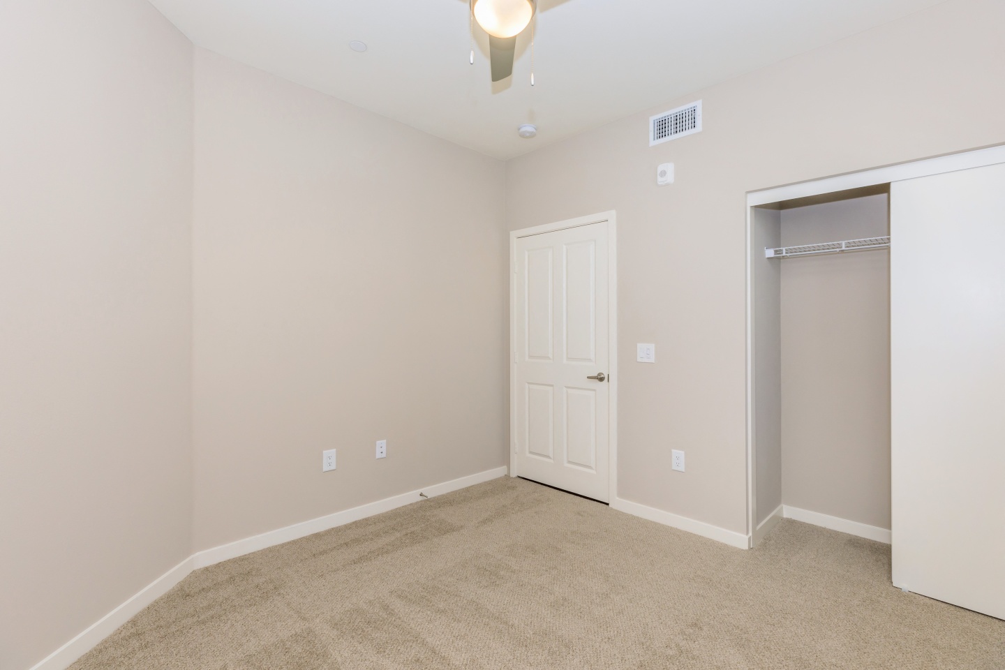 Los Alamitos Luxury Apartments Image 39