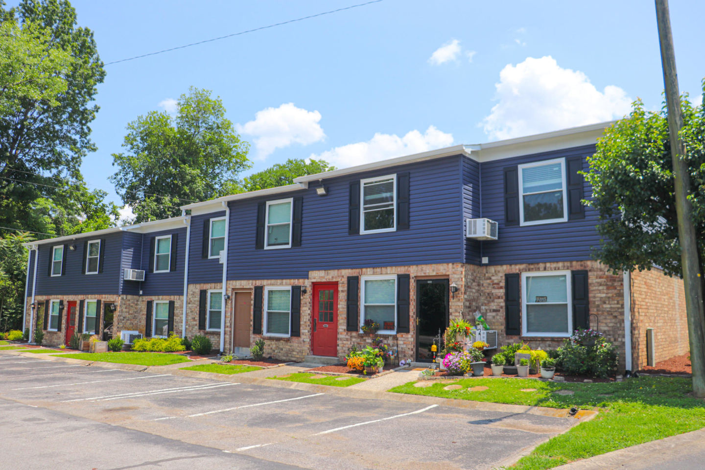 Glastonbury Woods Apartments Image 3