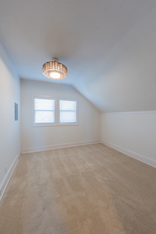2541 Garfield Image 27