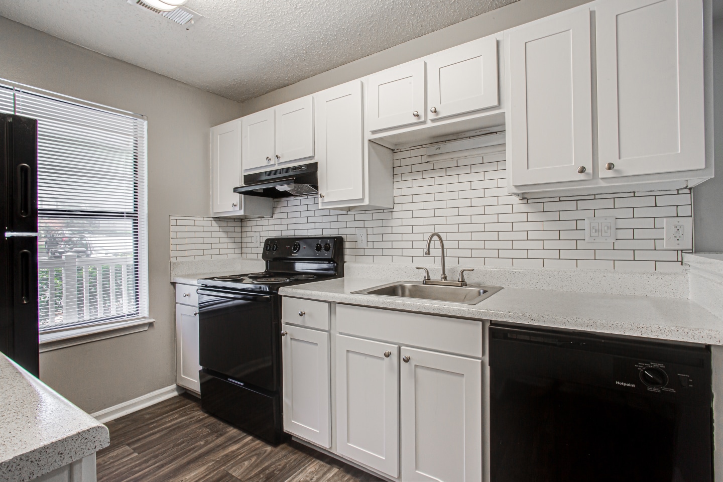 50 Stoneview Image 16