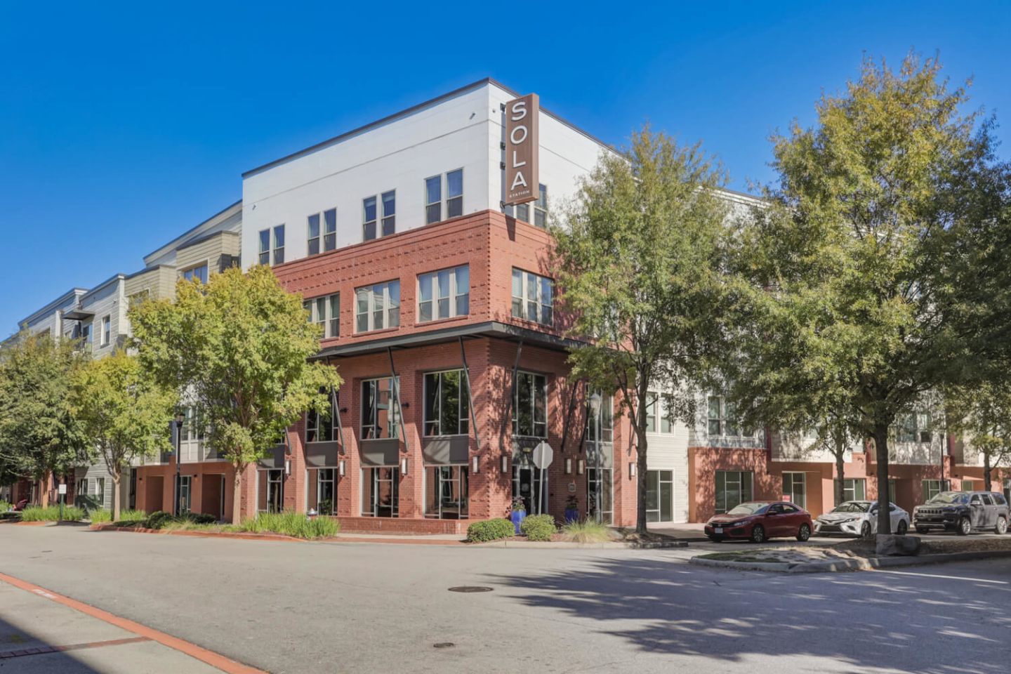 Sola Station Canalside Apartments Image 6