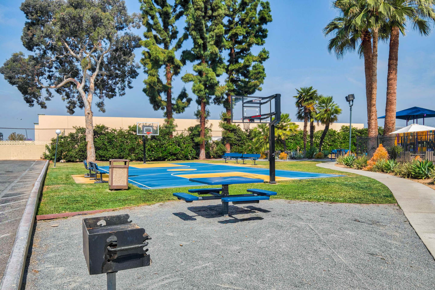 Serrano Apartments Image 11