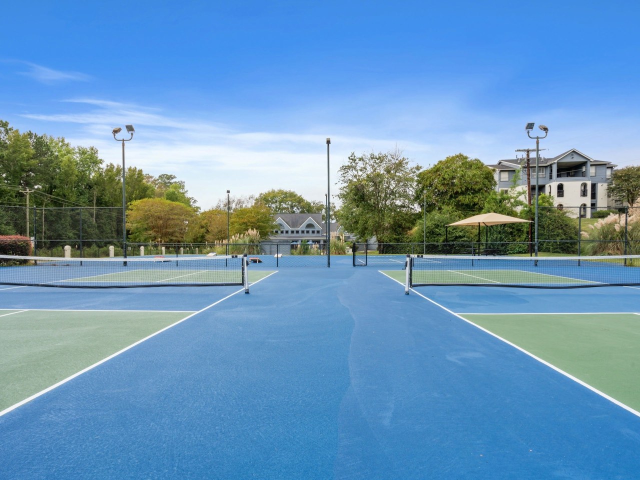 Hampton Courts Image 32