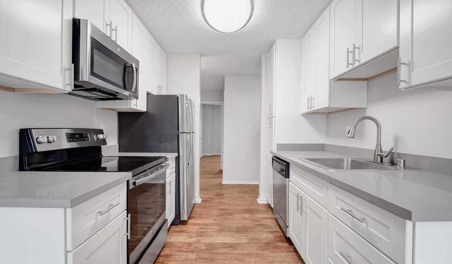 Laurel Crossing Apartment Homes Image 3