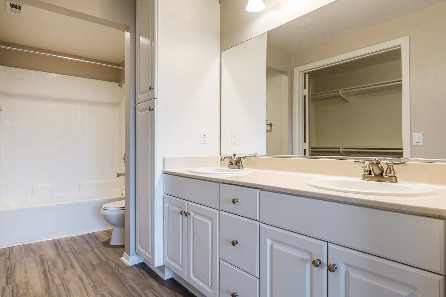 College Park Apartment Homes Image 52