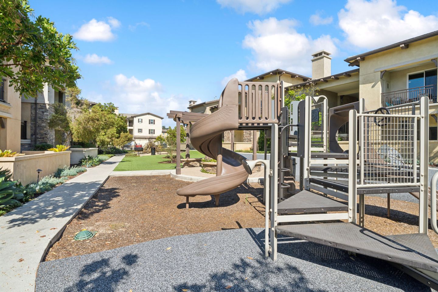 Hollister Village Image 35