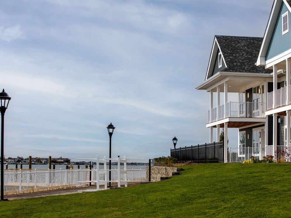 Avalon Harbor Isle Image 6