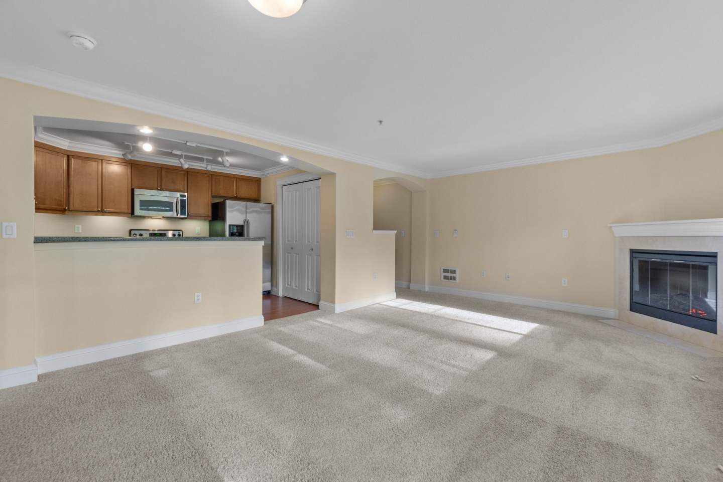 VILLAGGIO ON YARROW BAY Image 14