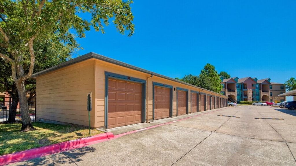 Lake Forest Image 22