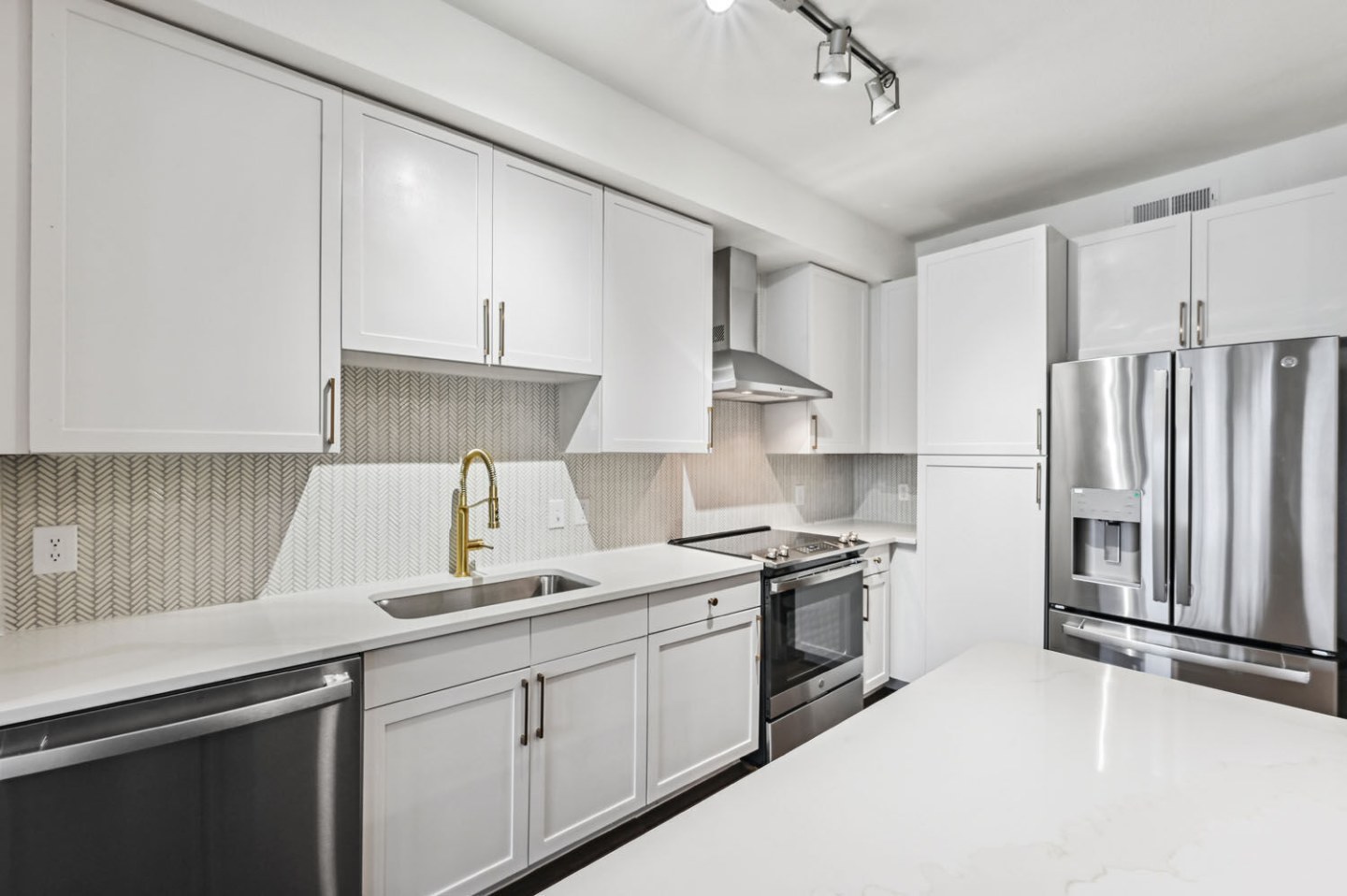 The Encore Apartments Image 9