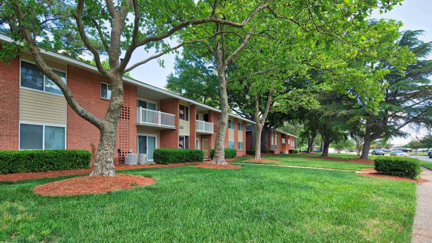 Pembroke Town Center Apartments Image 3