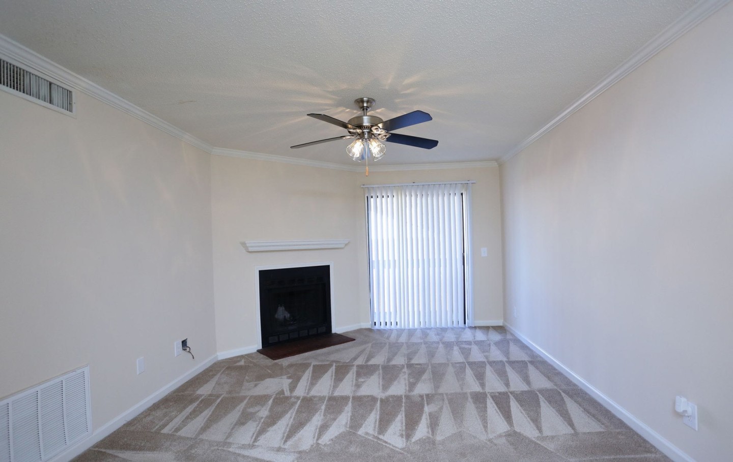 2800 McFarland Apartment Homes Image 3