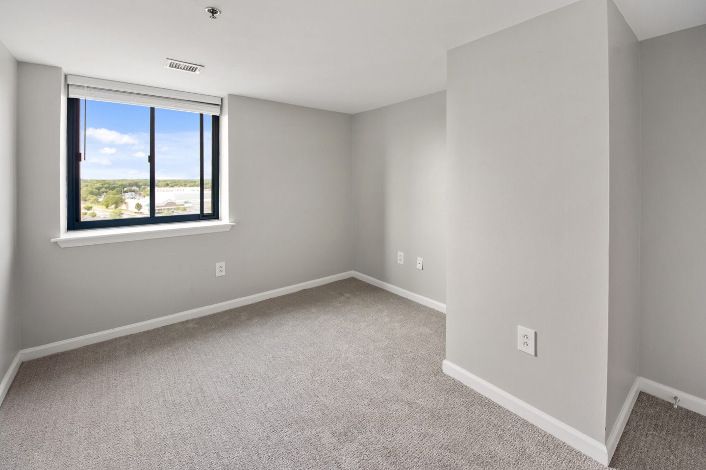 Cherry Hill Towers Image 13
