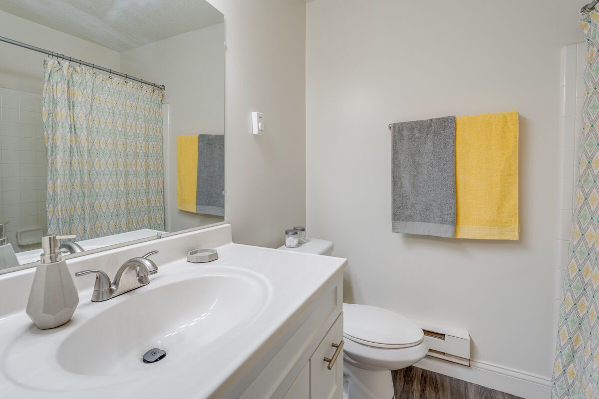 Hampton Court Apartments Image 6