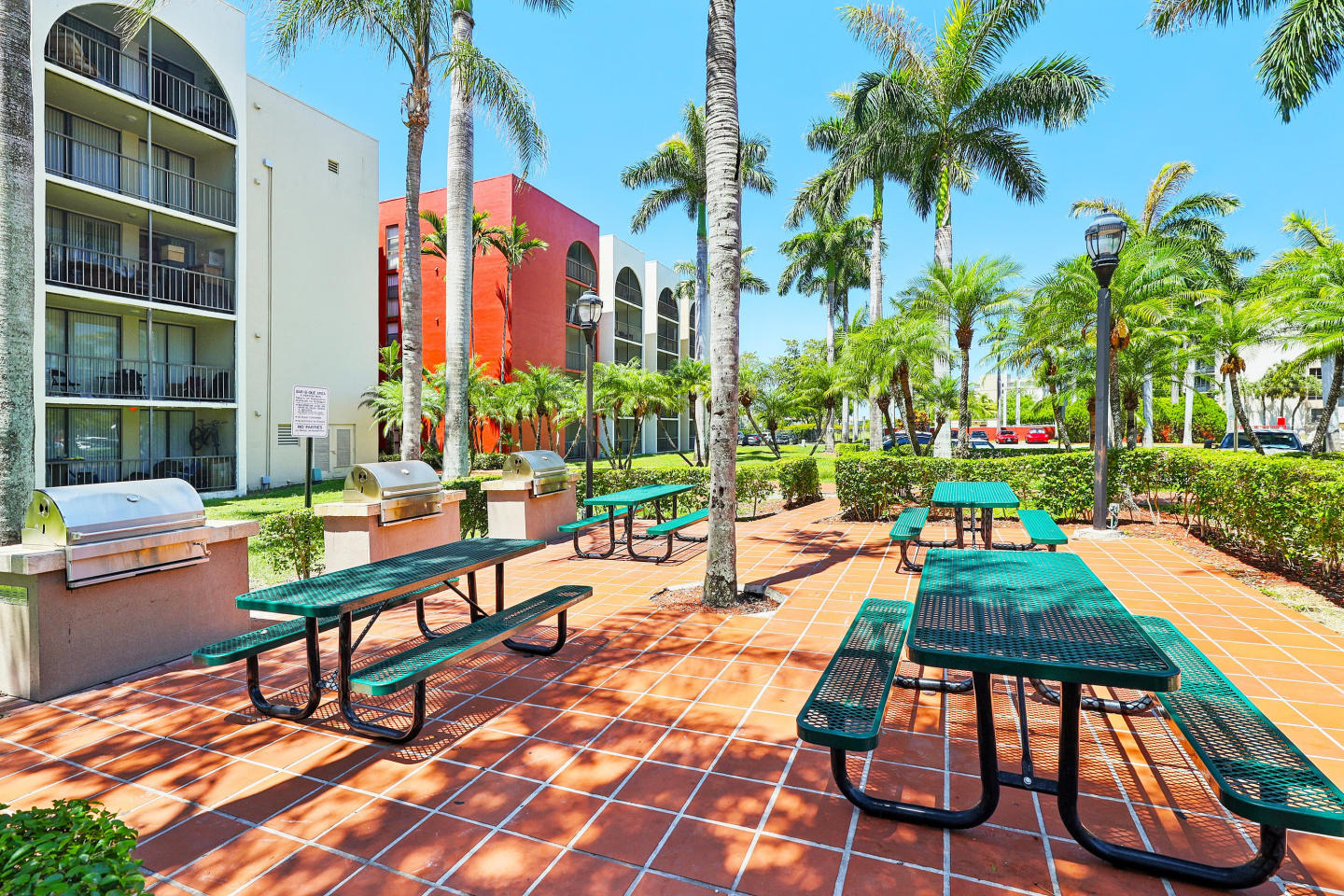 Aventura Harbor Apartments Image 17