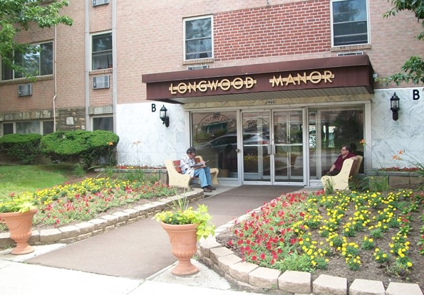 Longwood Manor Image 6