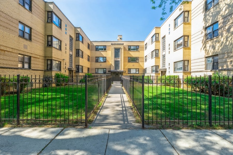 2050-2060 E 72nd Pl Image 16
