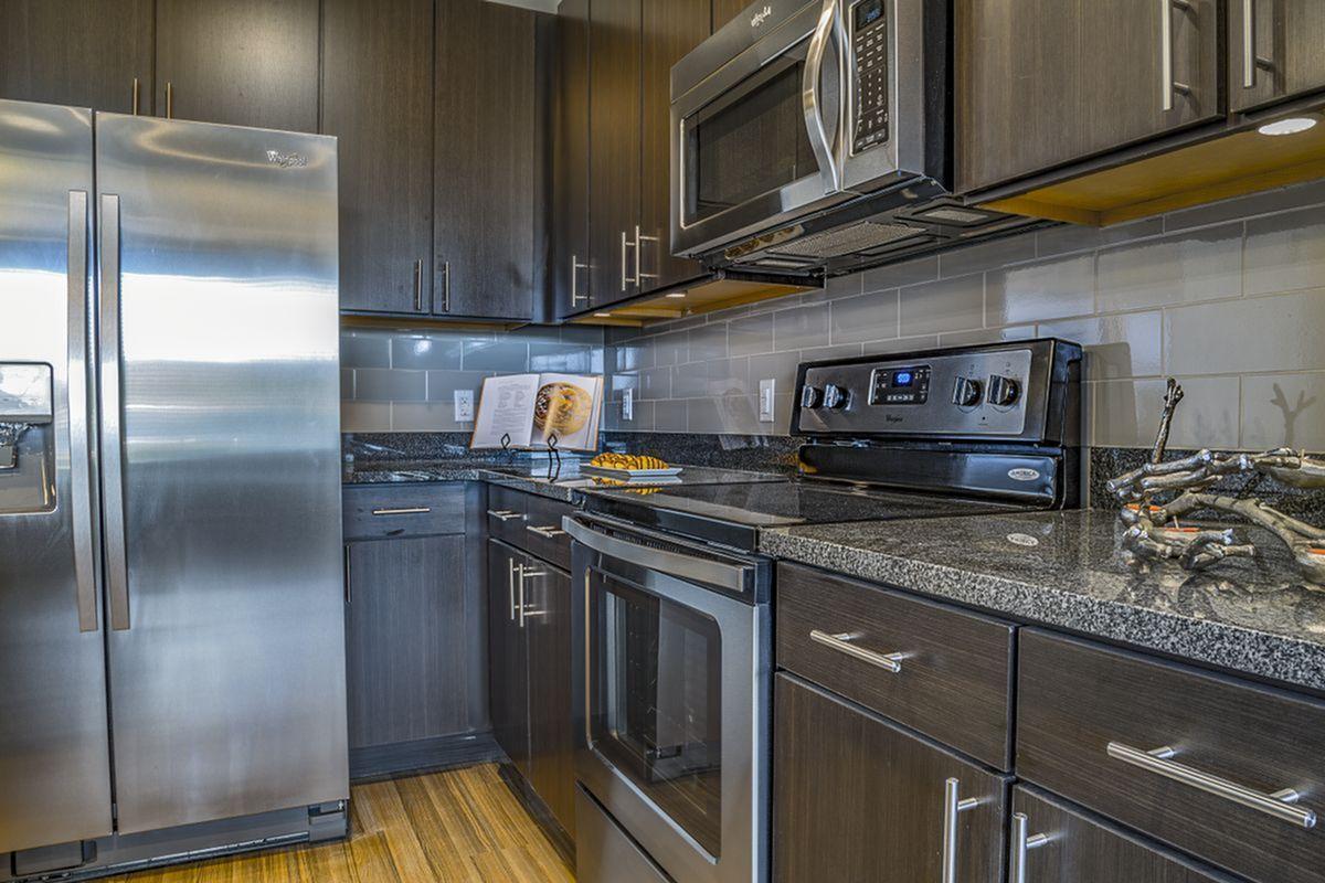 Alinea Town and Country Image 19