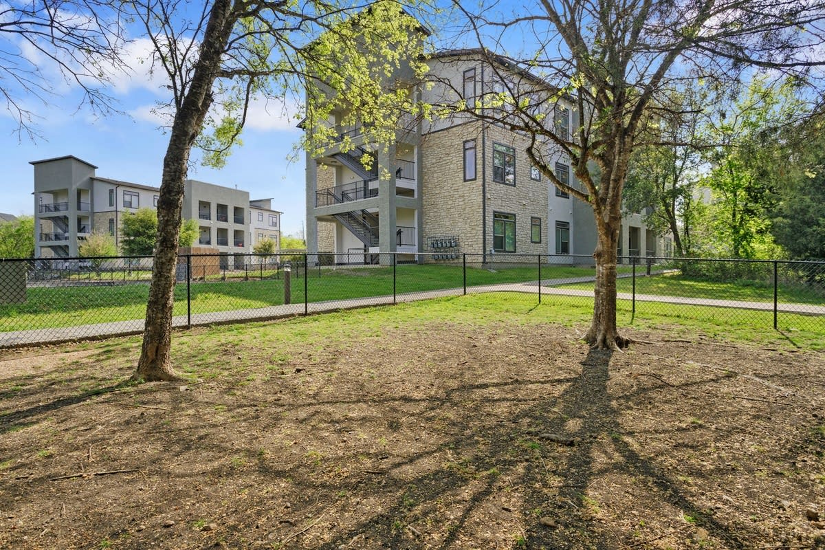 Radius on Grove Image 9