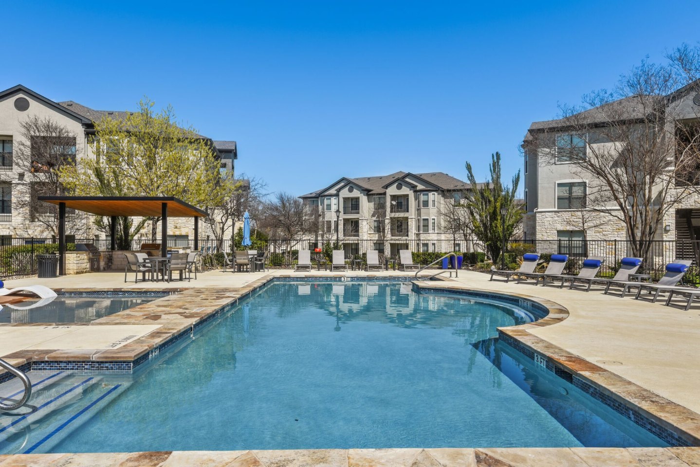 Collier Luxury Living Image 1