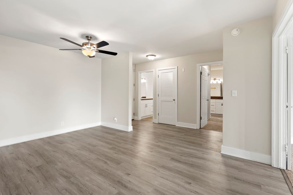 Parkway Plaza Apartments Image 39