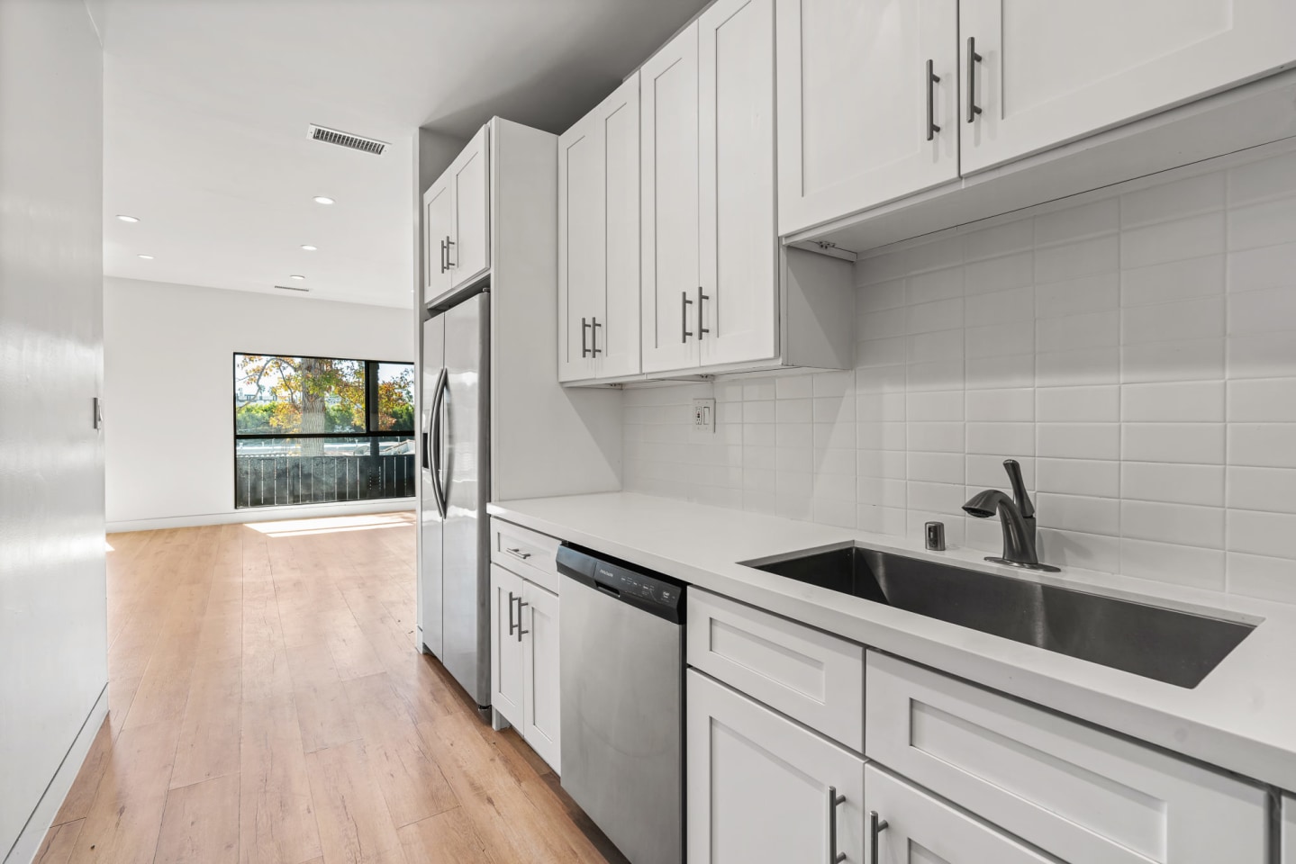7229 Willoughby Ave Image 11