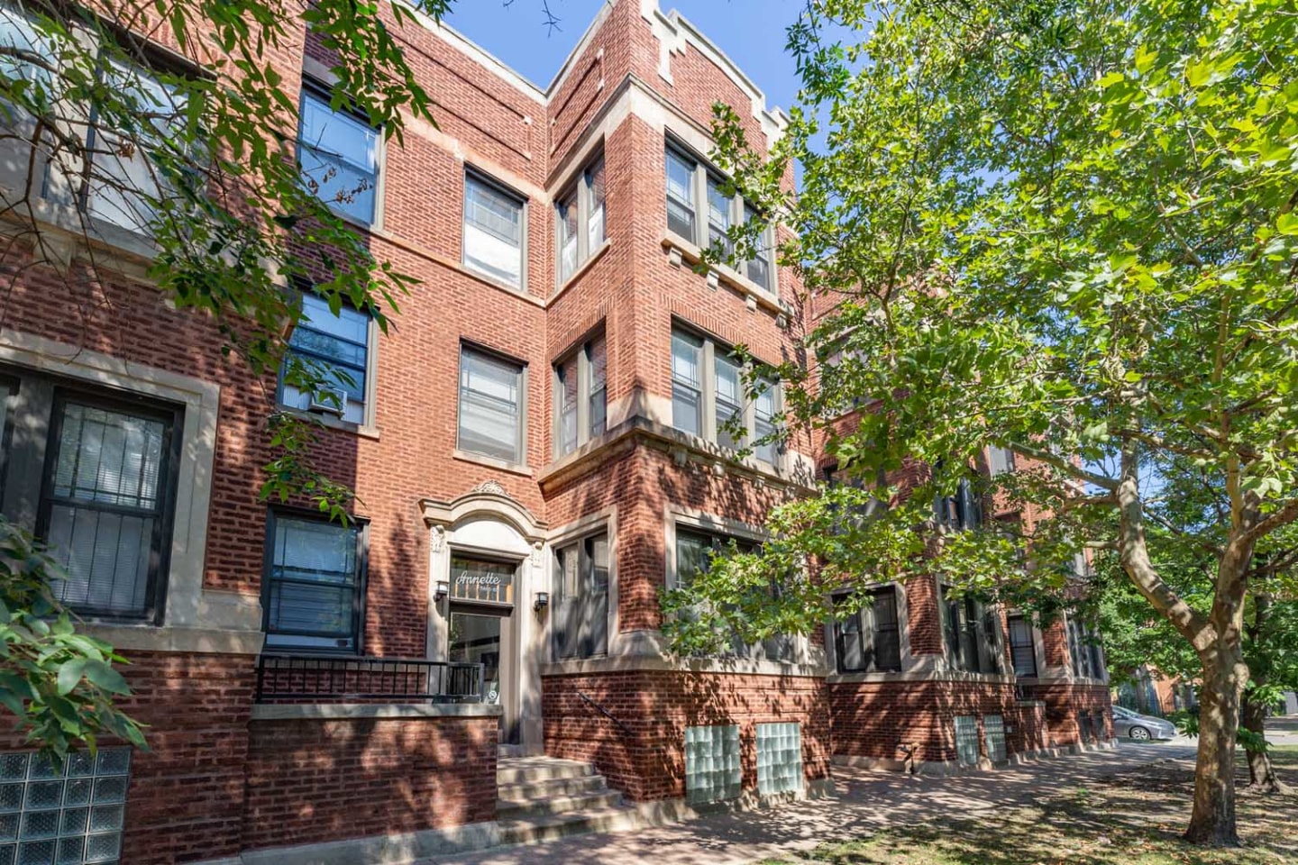 5452 S Ellis Image 2