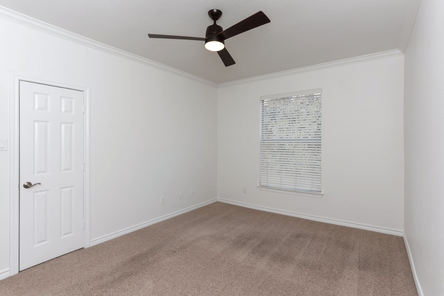 St. Moritz Apartments Image 24