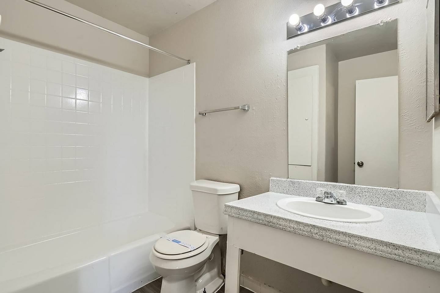 The Courtland Image 33