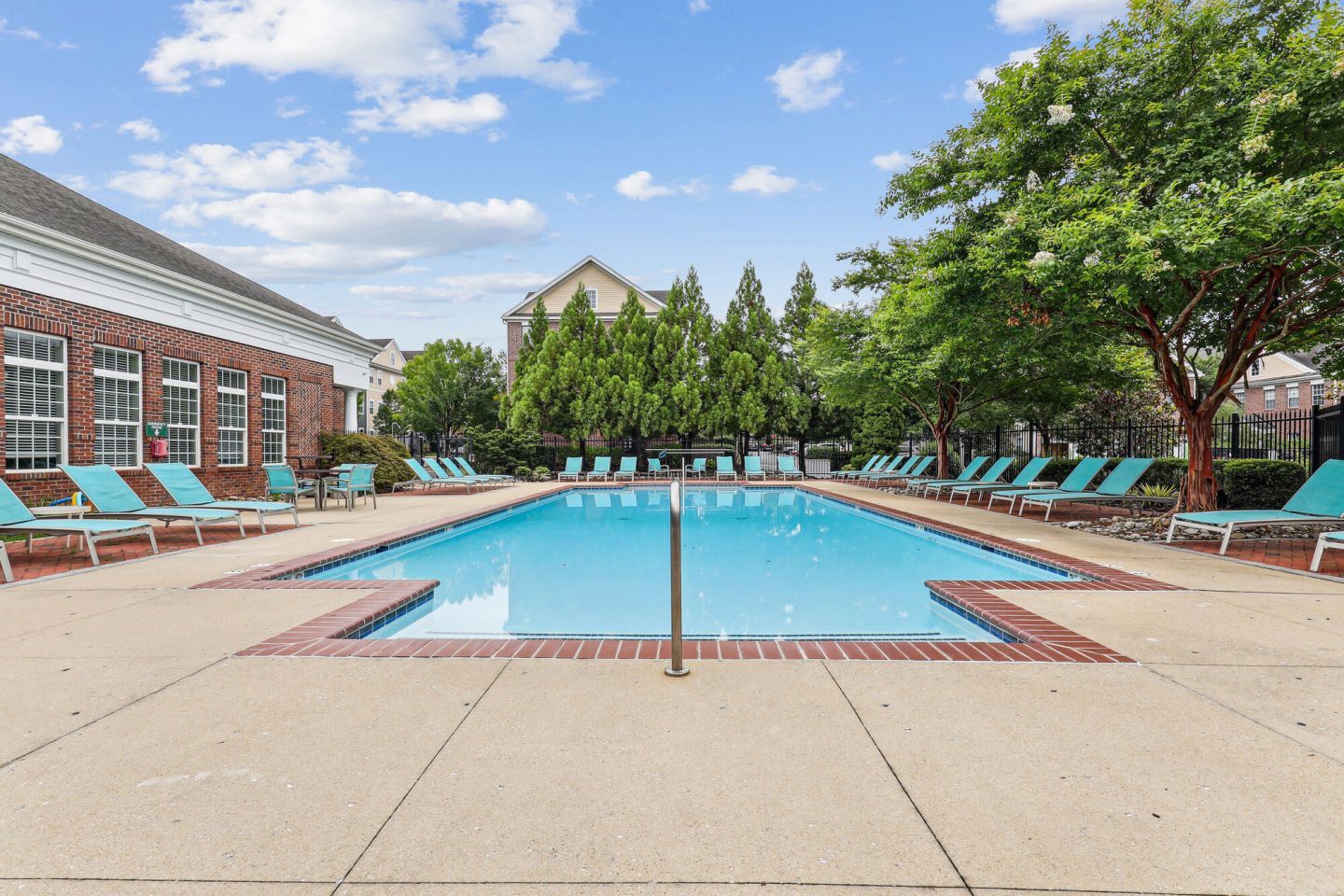 The Pointe at New Town Image 17