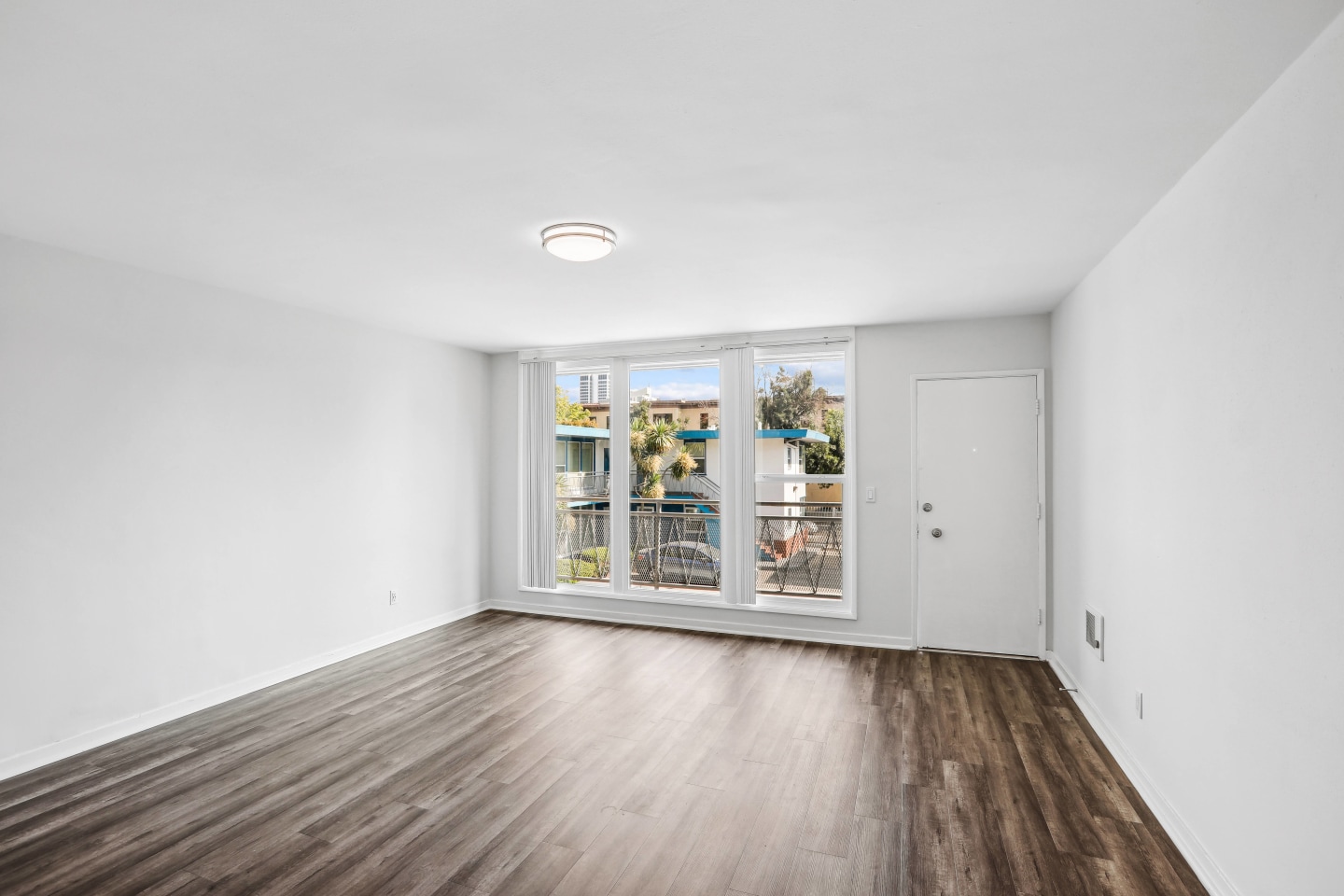 444 28th Street Apartments Image 9