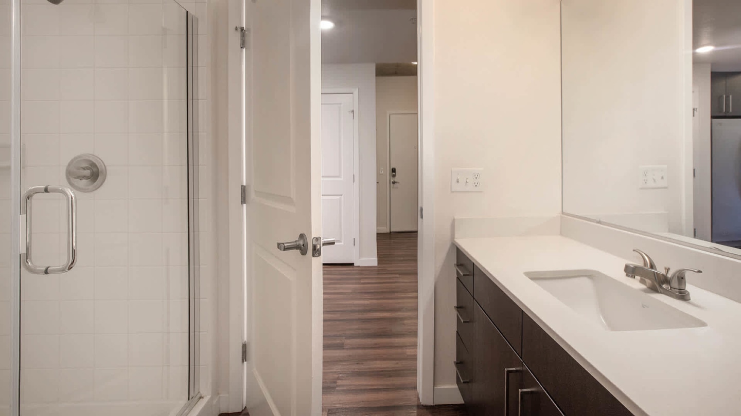 Radius Uptown Apartments Image 14