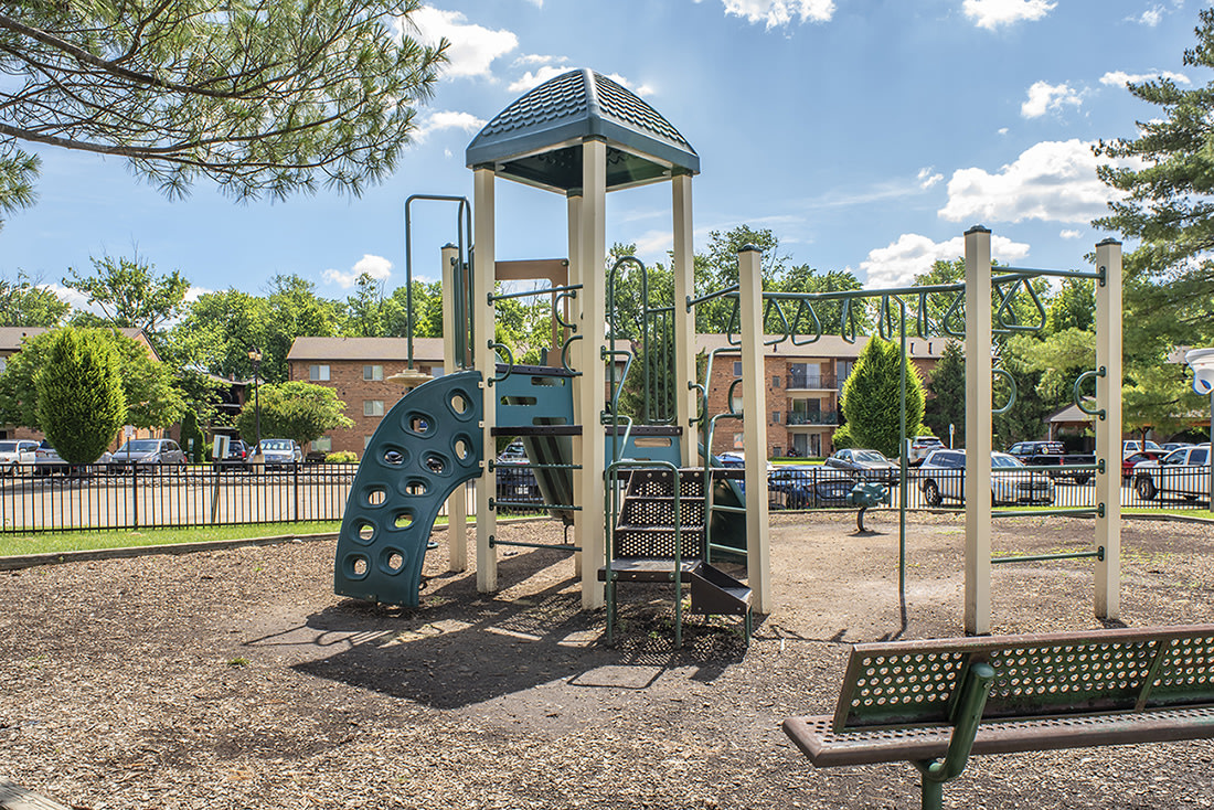 THE MANOR/THE MANOR EAST APARTMENTS Image 21
