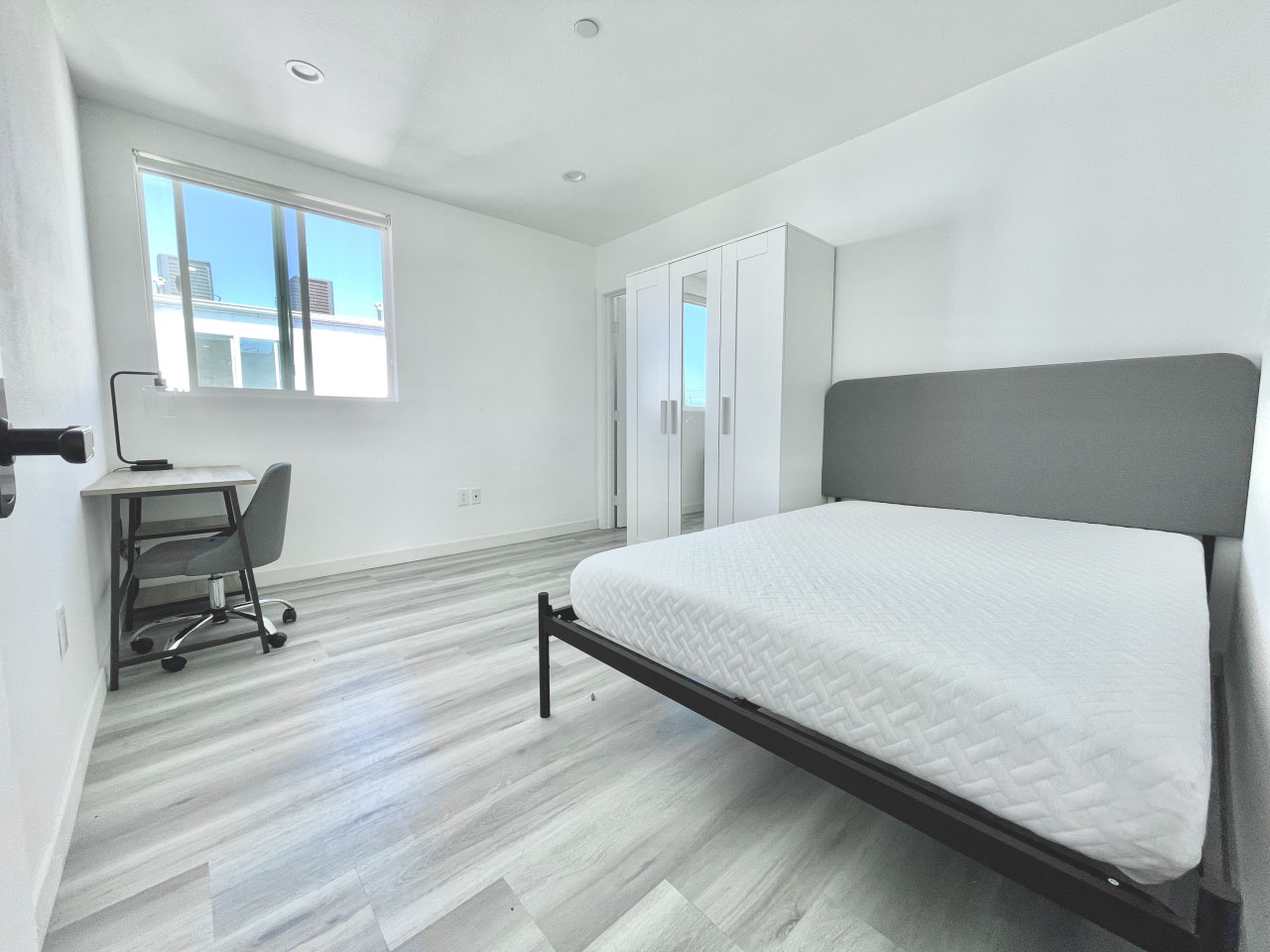 1476 W 35th St - Co-Living Image 12
