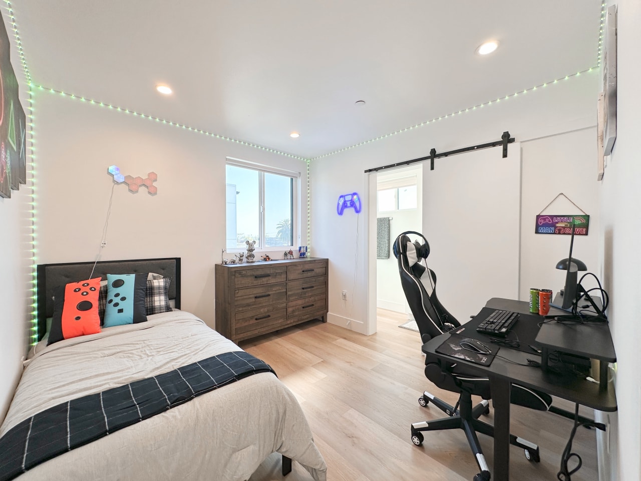 1338 West 35th Place - Co-Living Image 28