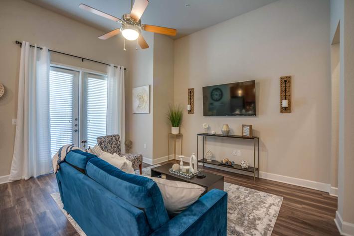 Luxia Craig Ranch Image 5