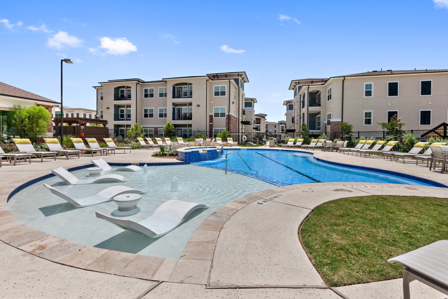 Sadler House Luxury Apartment Homes Image 34