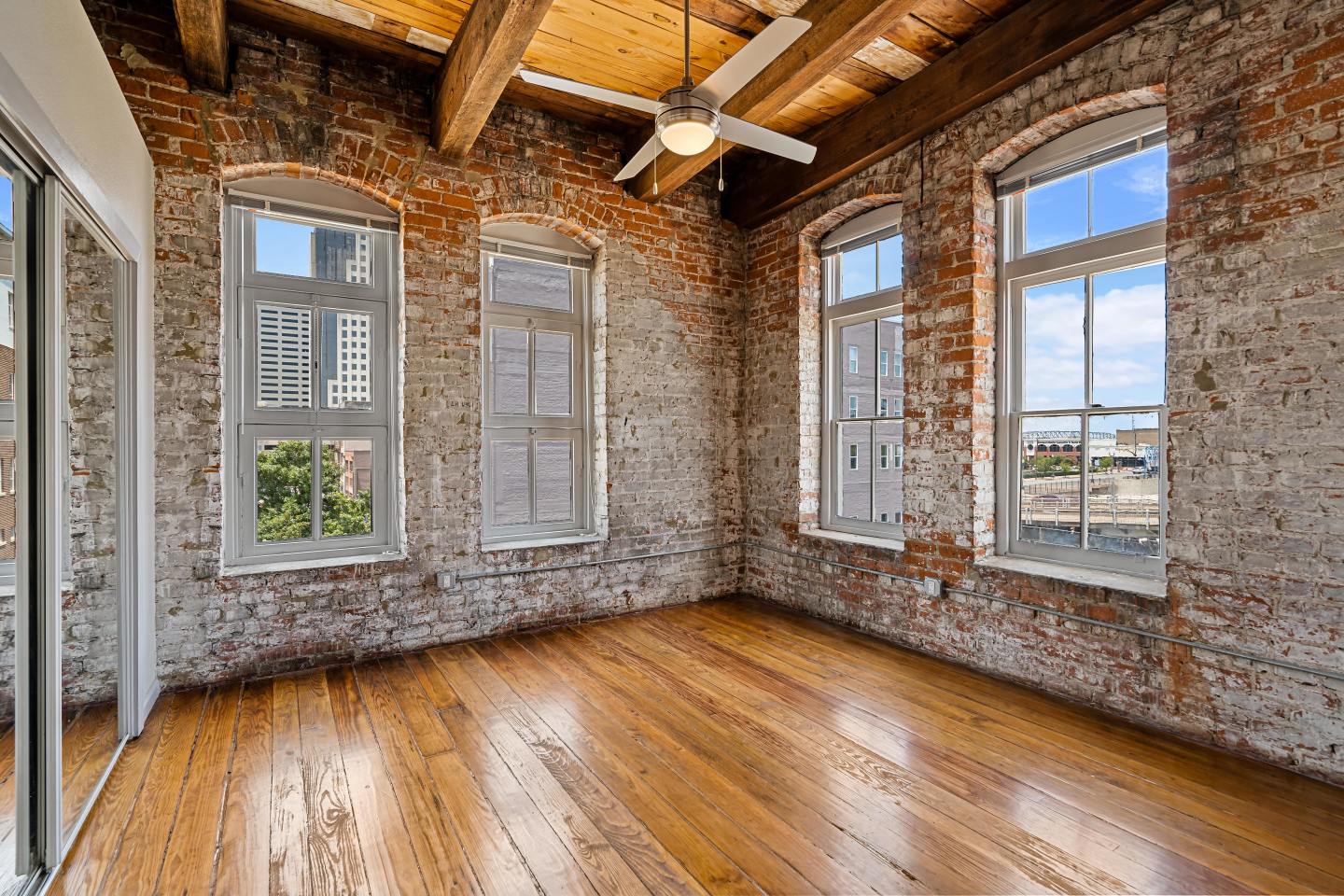 United Jewelers and Lee Hardware Apartments Image 30
