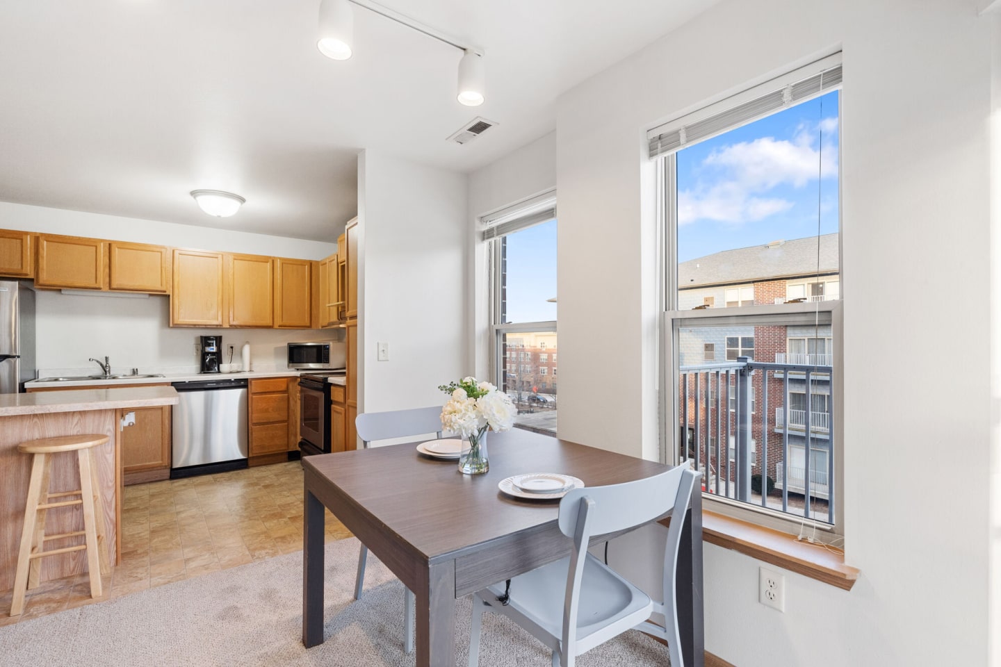 Six Points Apartments Image 15