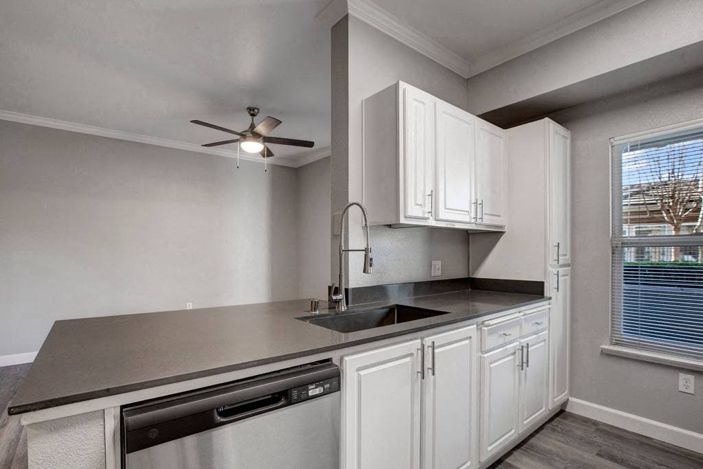 Broadleaf Apartments Image 41