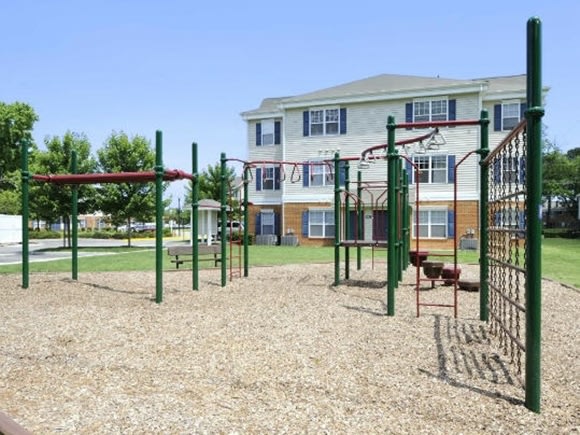 Park Towne Apartments Image 1