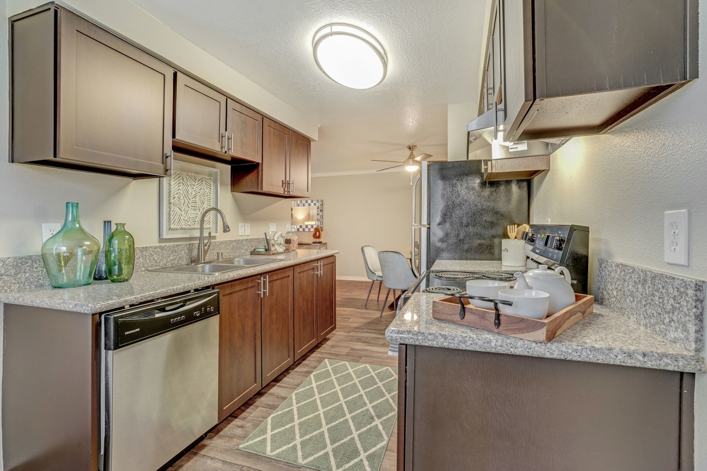 Walnut Grove Landing Apartments Image 1