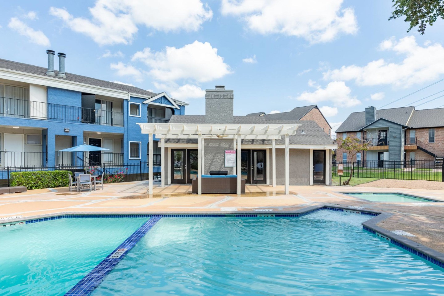 Axio (fka Villages Of Cinnamon Creek) nka The Iris Apartments Image 4