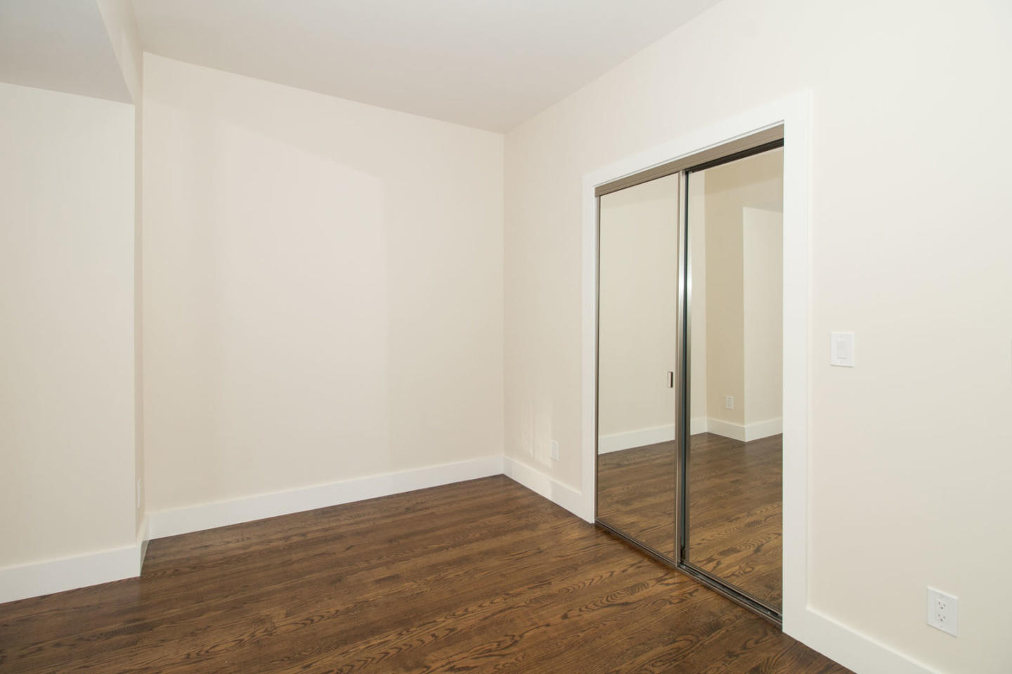 1424 Polk Image 11