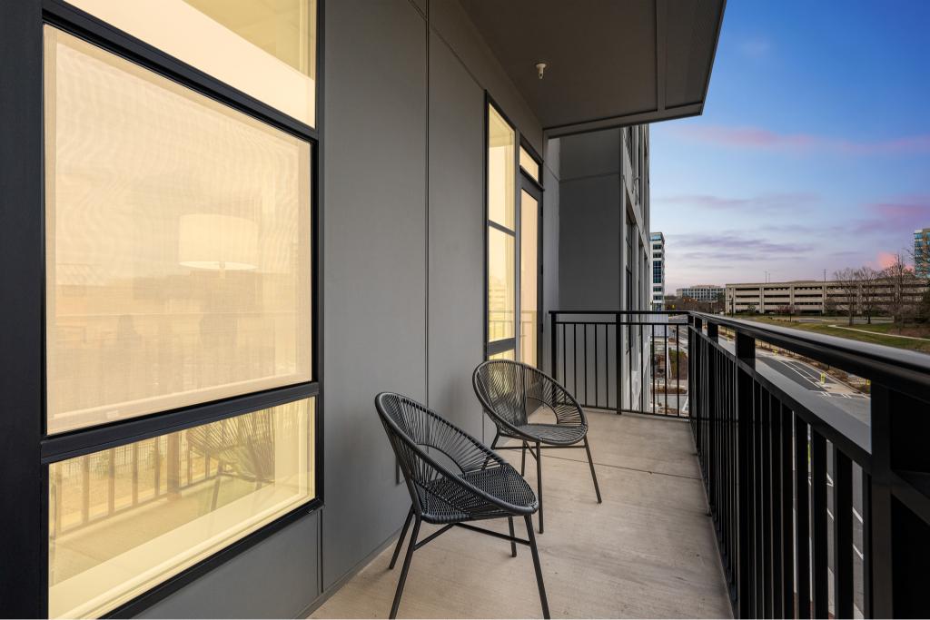 Oro Ballantyne Image 6