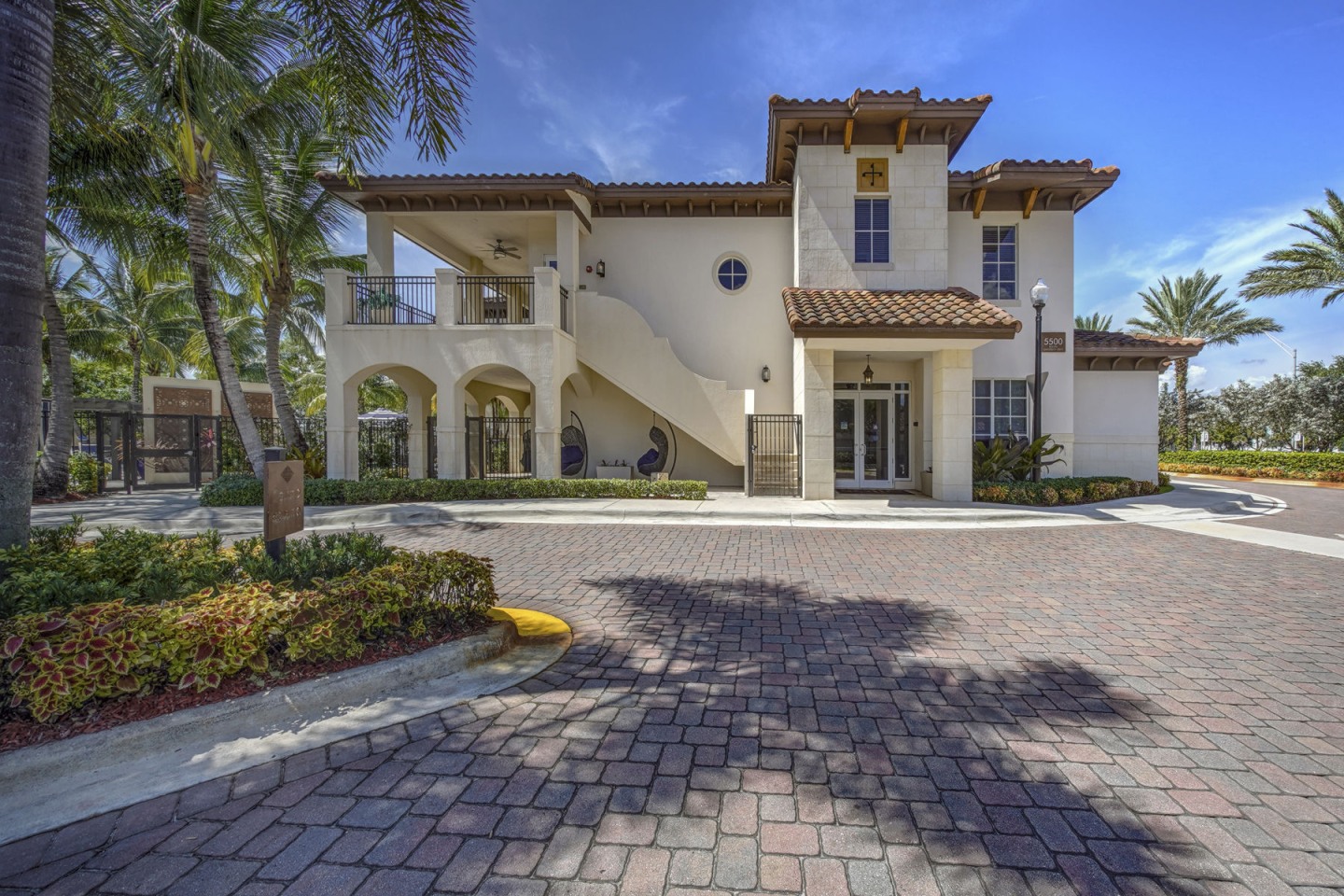 Solle Davie Luxury Apartments Image 1